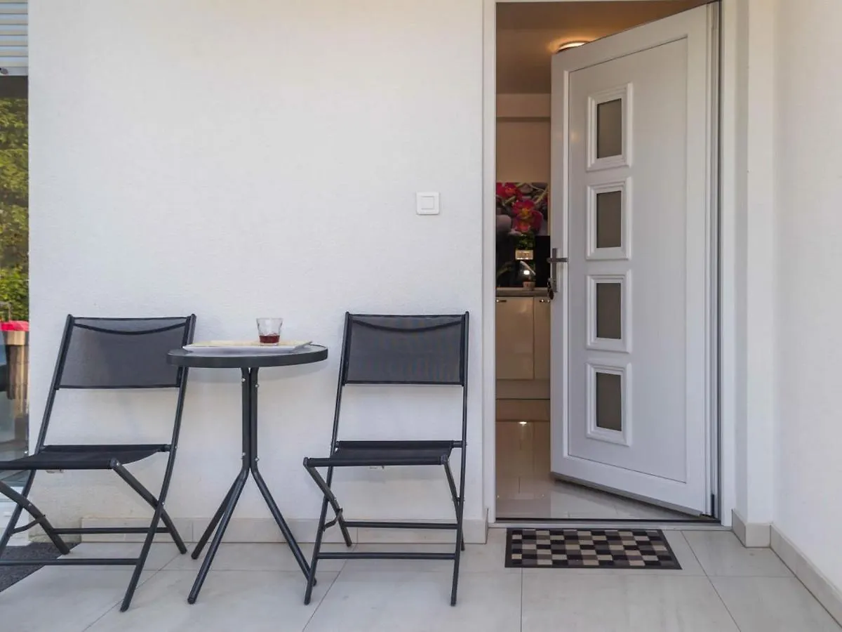 Apartment In Njivice / Otok Krk 30519
