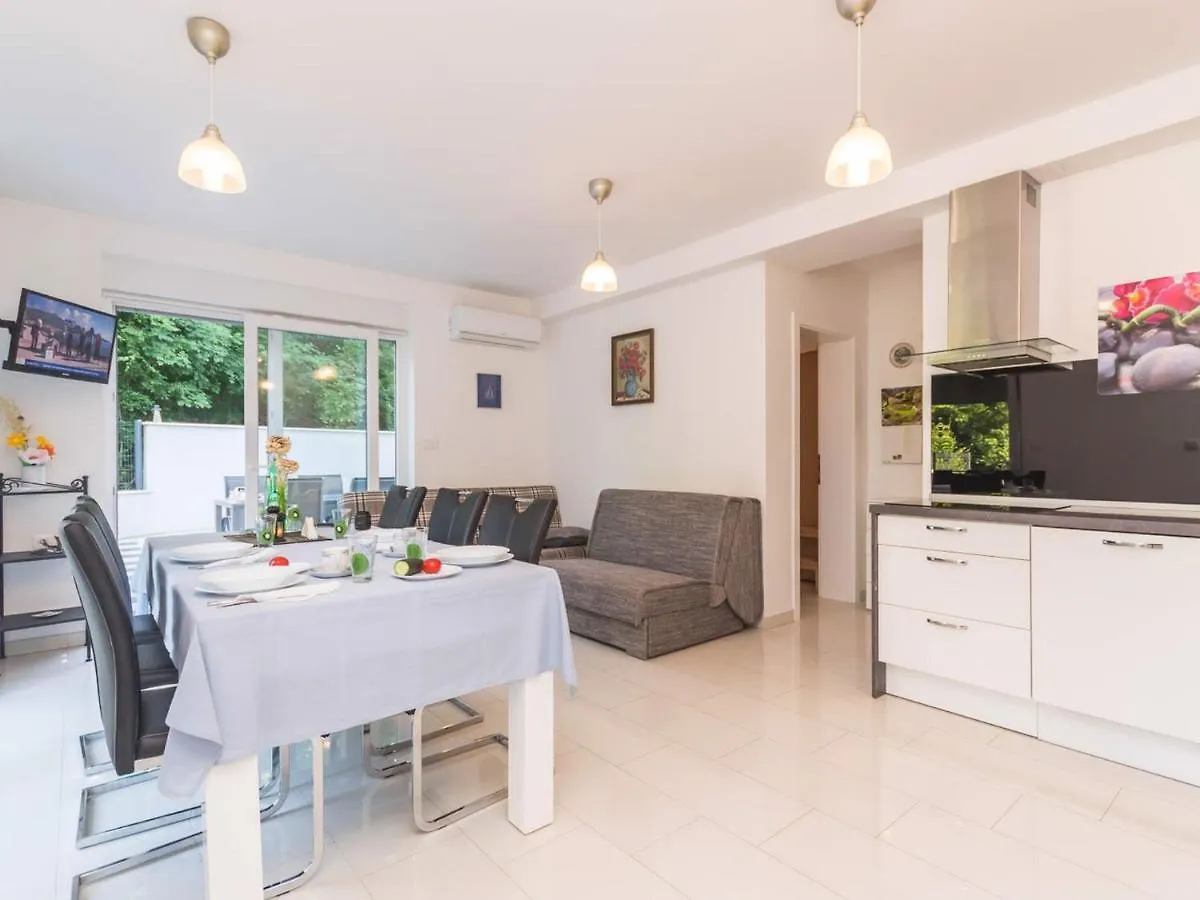 Apartment In Njivice / Otok Krk 30519